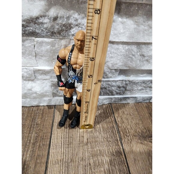 WWE Battle Pack 29 Ryback Action Figure 2012 - Picture 3 of 4